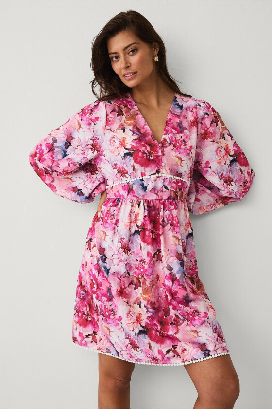 Kjole med blondebroderier - Rosa