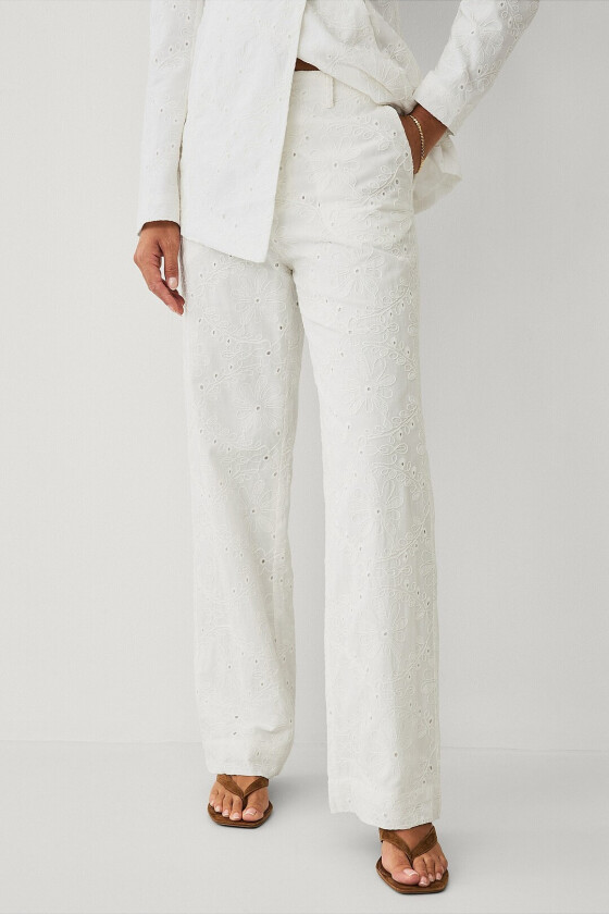 Dressbukse med broderie anglaise - Hvit