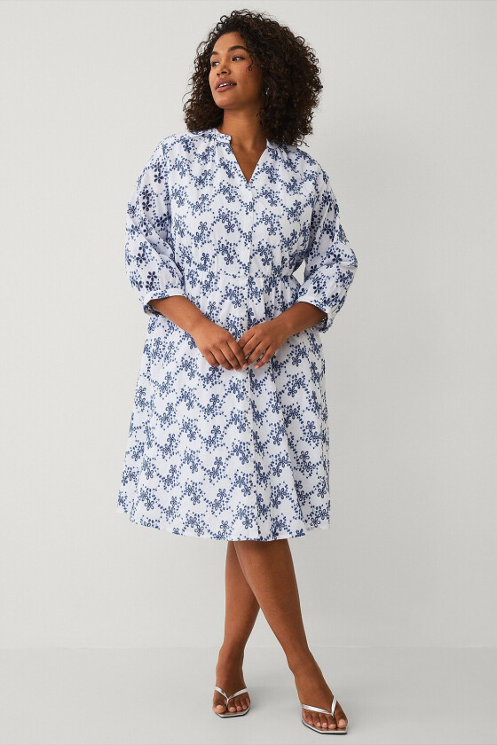 Kjole med broderie anglaise - Blå