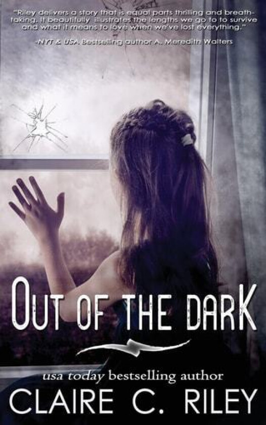 Out of the Dark av Amy Jackson, Claire C Riley (Paperback)