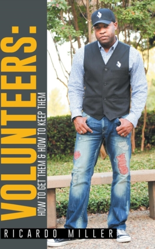 Volunteers av Ricardo Miller (Paperback)