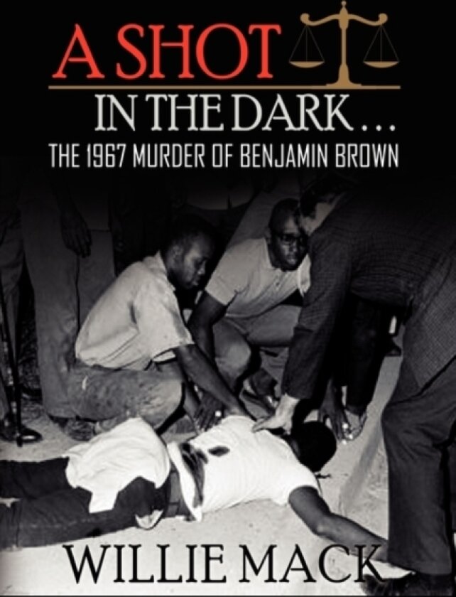 A Shot in the Dark... the 1967 Murder of Benjamin Brown av Willie Mack (Hardcover)