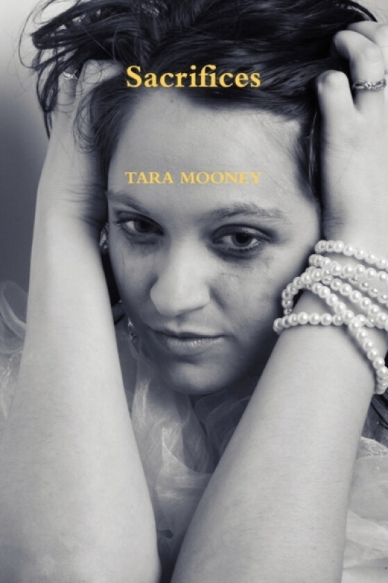 Sacrifices av Tara Mooney (Paperback)