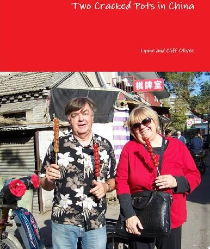 Two Cracked Pots in China av Lynne and Cliff Oliver (Paperback)