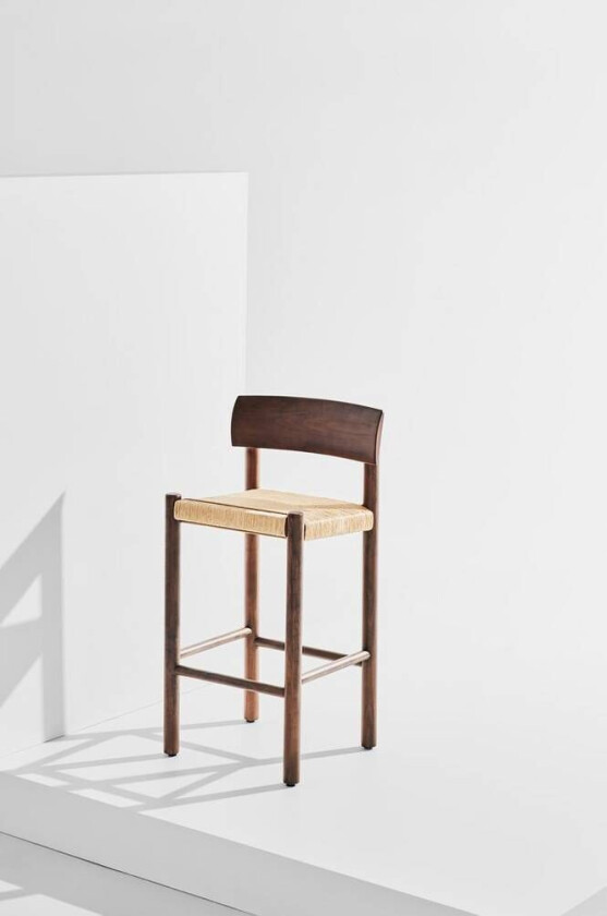 Ines barstol Valnøttbeiset bøk