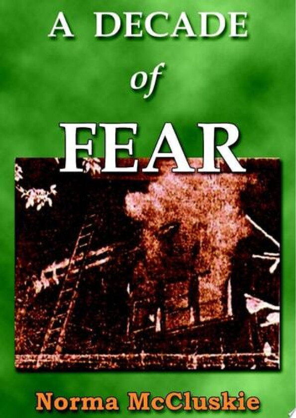 A Decade of Fear av Norma McCluskie (Hardcover)