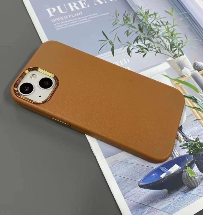 iPhone 13 classic case in vegan leather gold frame & gold buttons
