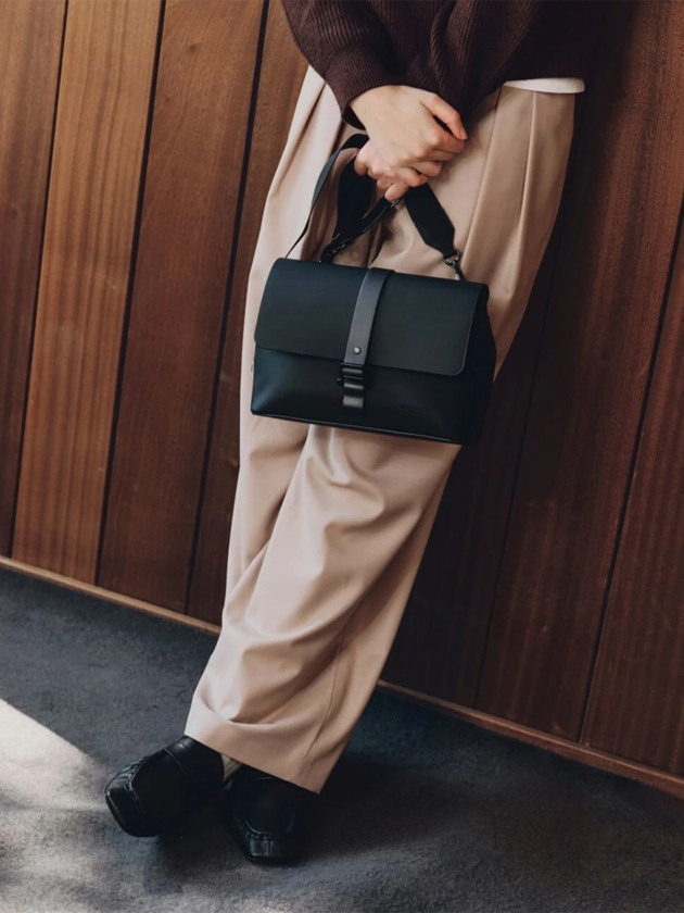 Spläsh Crossbody Medium - Sort - Unisex - Vesker - PC-veske