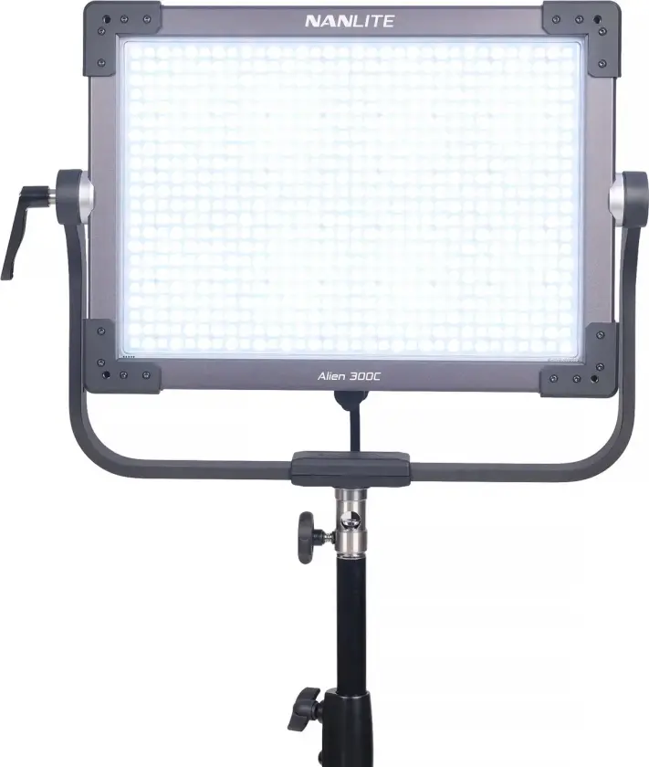 Bilde av Alien 300C RGBWW LED Panel 2000-12000K. 28 630 Lux