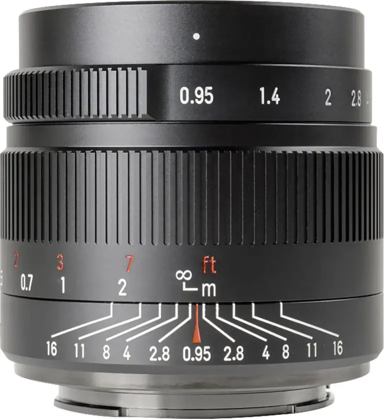 35mm f/0.95 RF mount APS-C. Sort