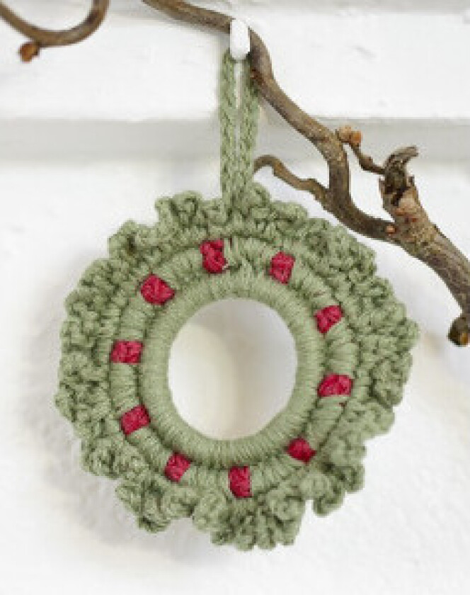 Bilde av Winterberry by DROPS Design - Julekrans Hekleoppskrift 8,5 cm - 8,5 cm