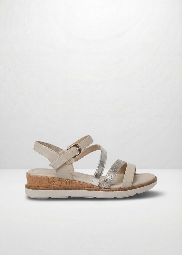 Kilesandaler i metallic look fra Tamaris