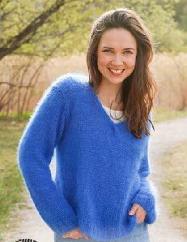 Bilde av Cornflower Blues by DROPS Design - Genser Strikkeoppskrift str. S - XX - XX-Large