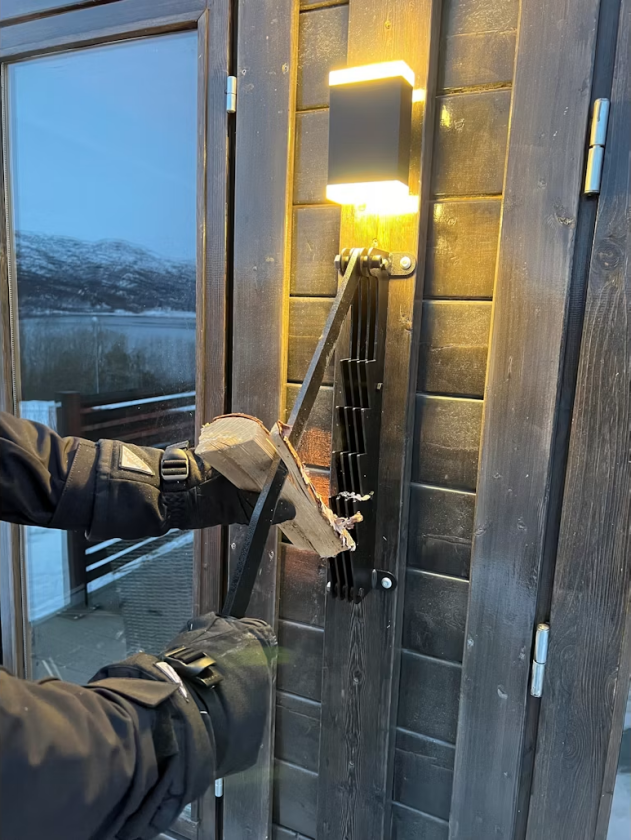 Bilde av VEDKLØYVER FOR VEGG