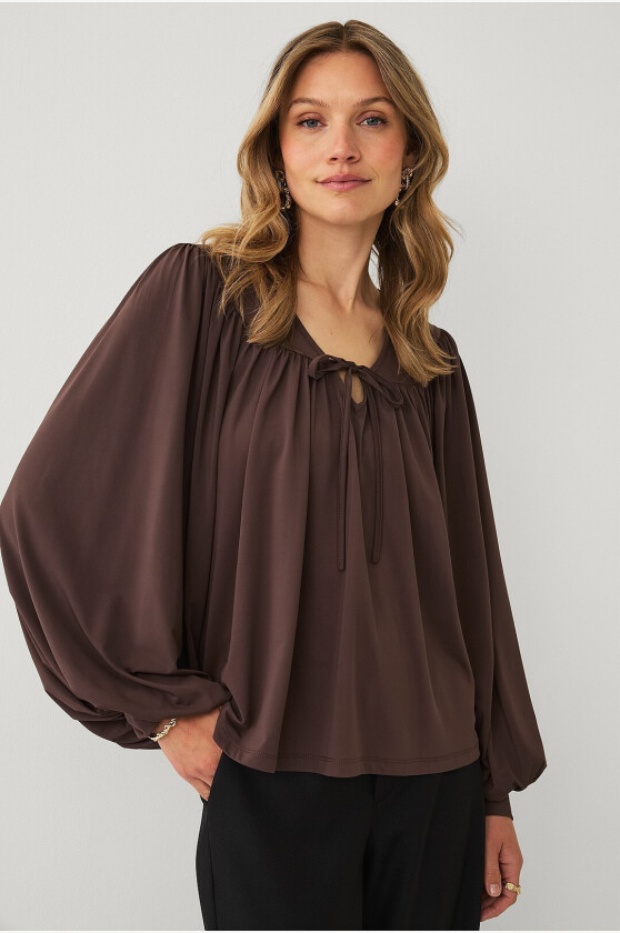 Jerseybluse med ballongermer - Brun