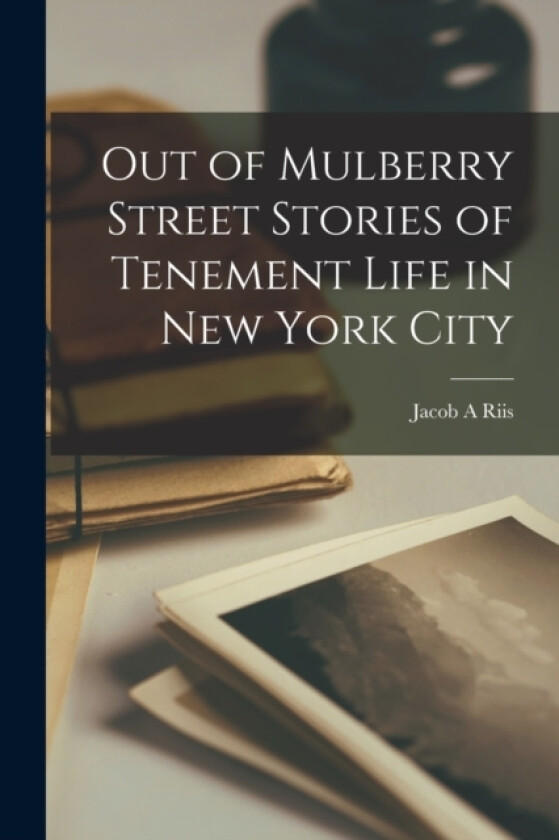 Out of Mulberry Street Stories of Tenement Life in New York City av Jacob A Riis (Paperback)