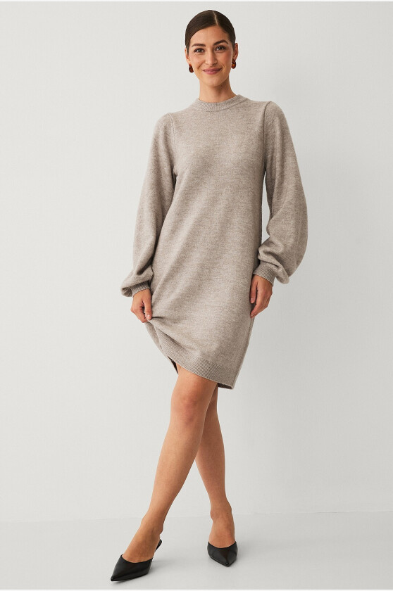 Strikket kjole med lange ermer - Beige