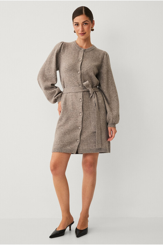 Strikket kjole med puffermer - Beige