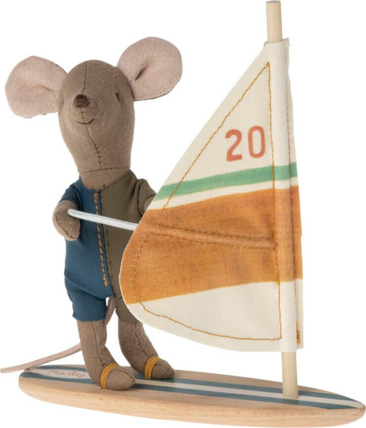 Lillebror Strandmus M. Surfbræt