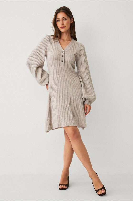 Ribbestrikket kjole - Beige
