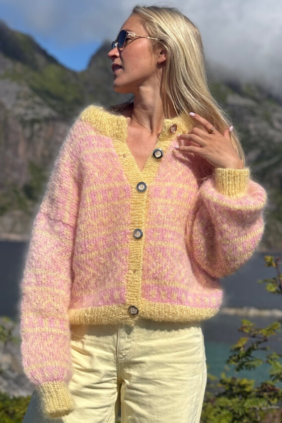 Gul Hanamijakke med rosa mønster i Soft - Ingrid Raadim IR-02-42G