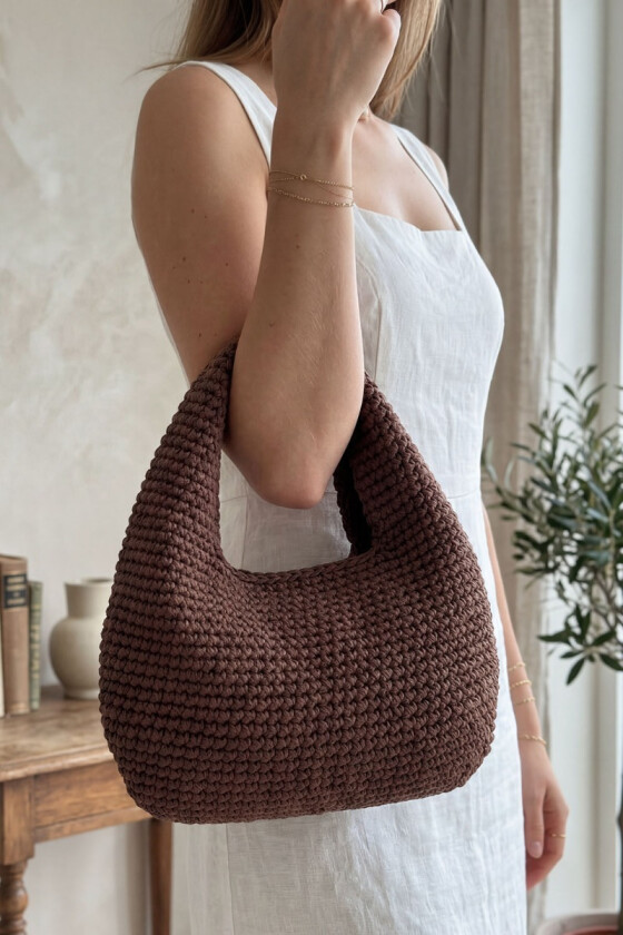 Carla loop bag chunky heklet veske i brunt - Strikkia 2026-010VGV-408