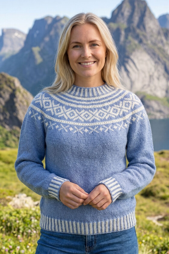 Lyseblå Troldhaugen genser med hvitt mønster - DLG 23-001U-620600
