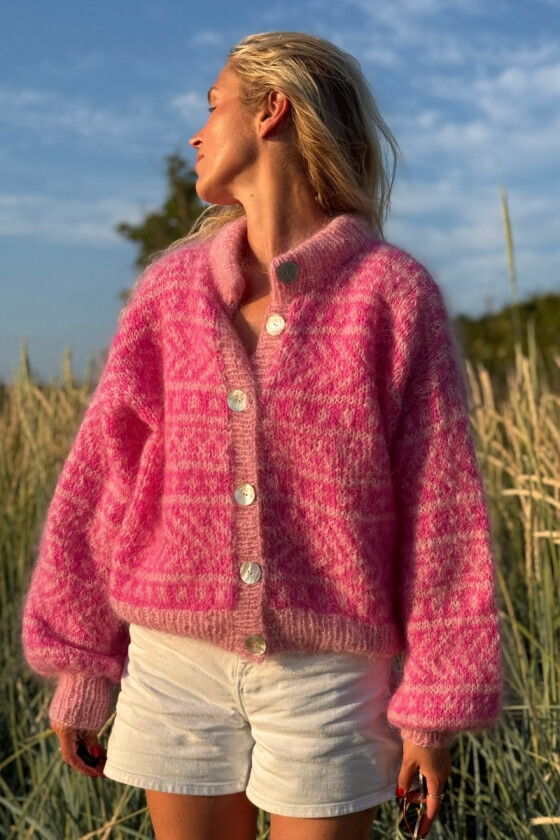 Rosa Hanami jakke med fuksia mønster i Soft - Ingrid Raadim IR-02-42H