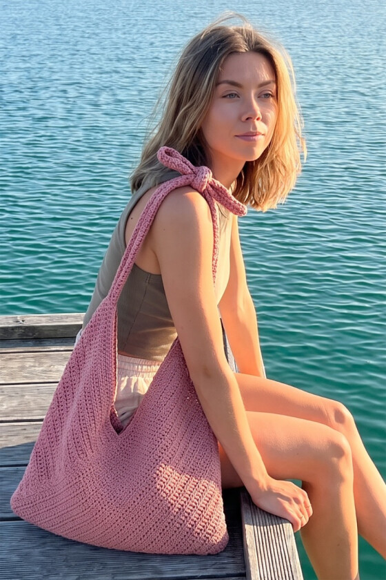 Triana heklet tote bag i rosa- Strikkia-2026-021-164
