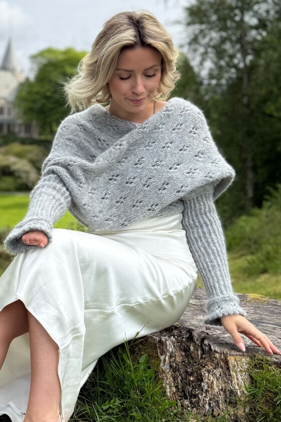 Eyelet sweater scarf - Strikkia 2024-035-313C