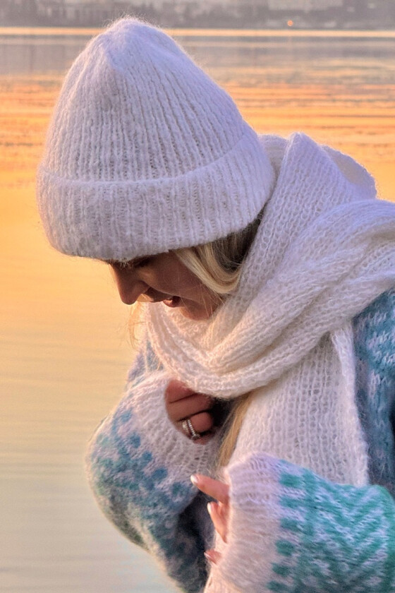 Hvit Frost lue - Ingrid Raadim IR-05-01A