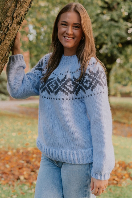Chunky fanagenser i lyseblå/jeansblå - Strikkia 2021-036-320327