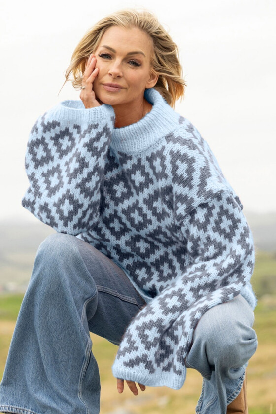 Lyst blå Kamille genser med jeansblått mønster - Viking-2519-5-320327