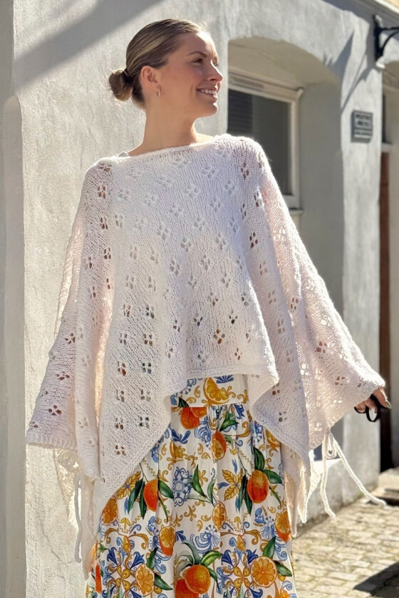 Eyelet poncho - Belfilato 25-004VGO