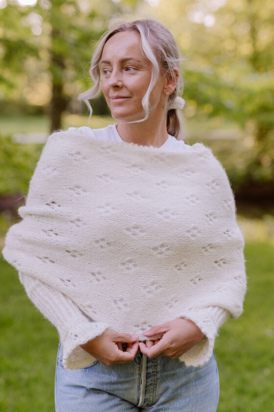Eyelet skjerfgenser - Strikkia 2024-035-302B