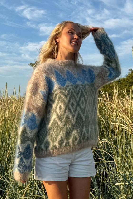 Kiri-genser i beige blått og jadegrønn i Softgarn - Ingrid Raadim IR-04-12C