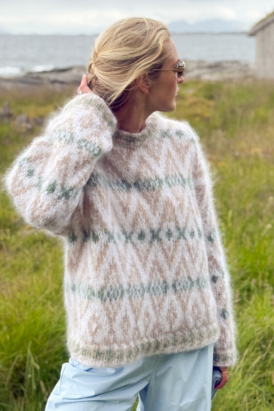 Hakirigenseren med beige mønster i Soft - Ingrid Raadim IR-04-14