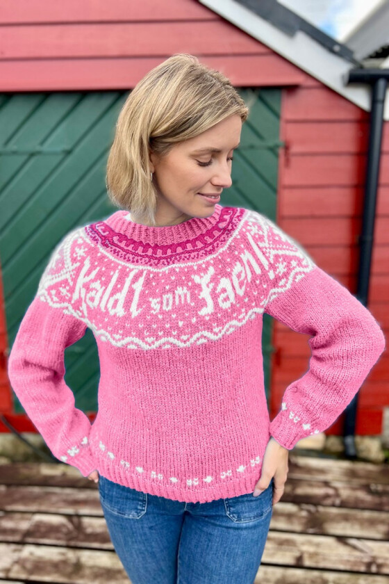 Rosa cozy kaldt som faen genser - Strikkia 2025-030-361