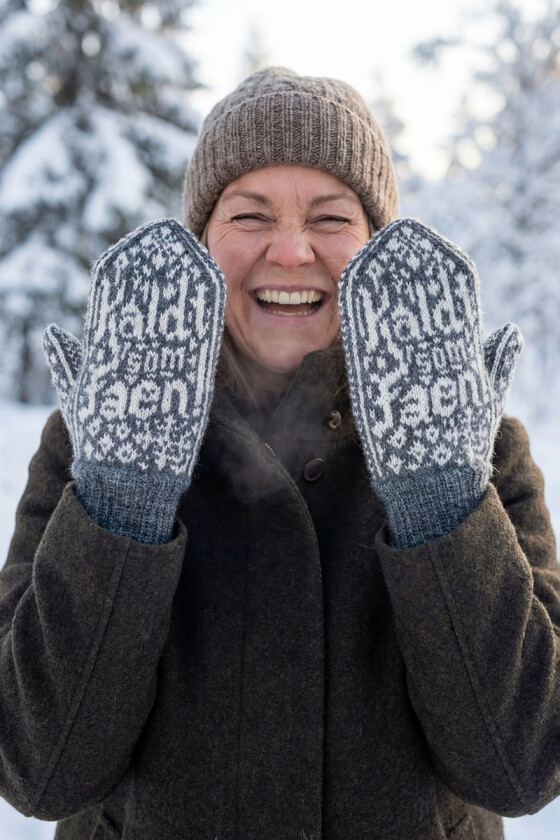 Grå kaldt som faen votter - Strikkia 2020-010