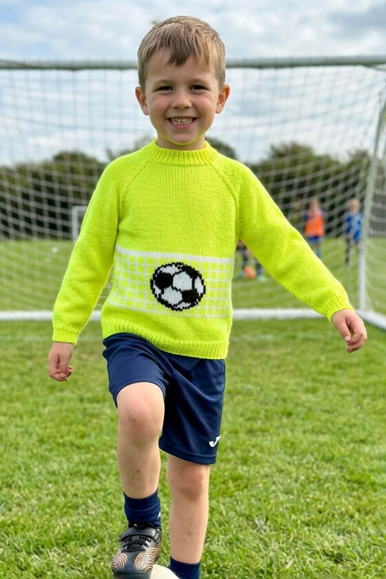 Neongul fotballgenser - Strikkia 2026-006-549