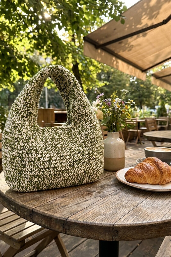 Melert carla loop bag i grønn - Strikkia 2026-027-432400