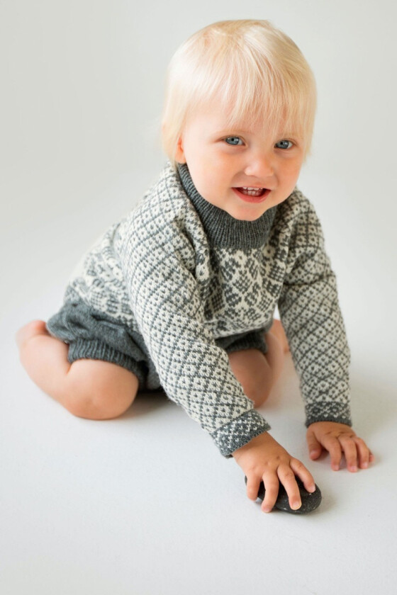 Kongsemne genser, romper og lue til baby - DG 319-08