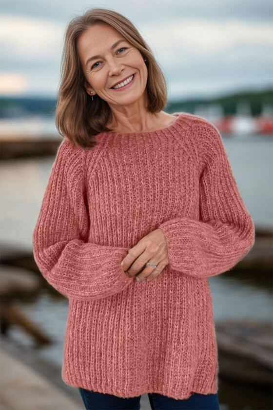 Easyoing sweater i lakserosa - Strikkia 2024-036-349