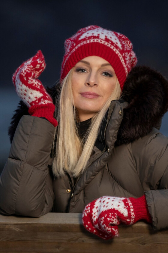 Vinternatt lue og votter med juletremønster - Viking 2032-11