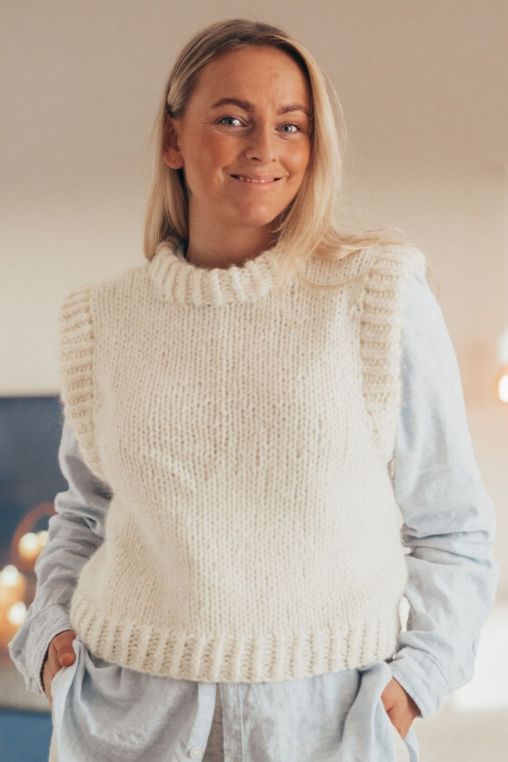 Veronicas weekendvest - Strikkia 2021-03