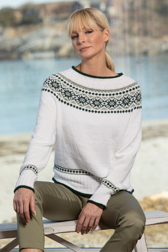 Tora hvit strikkegenser med rundfelling Kathrine Sørland - Viking 2120-01