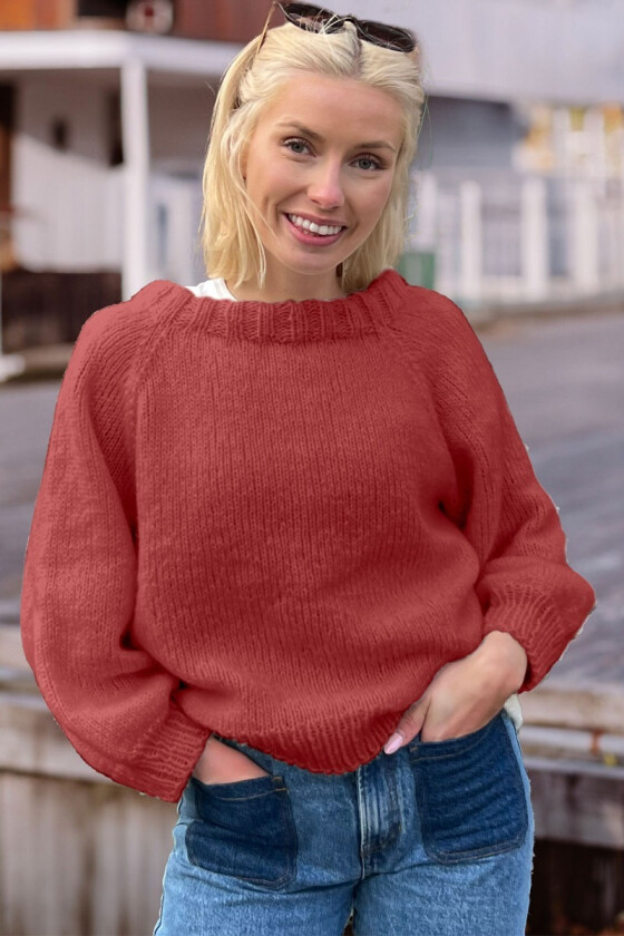 Cozy everyday sweater i lys burgunder - Strikkia 2022-002-355