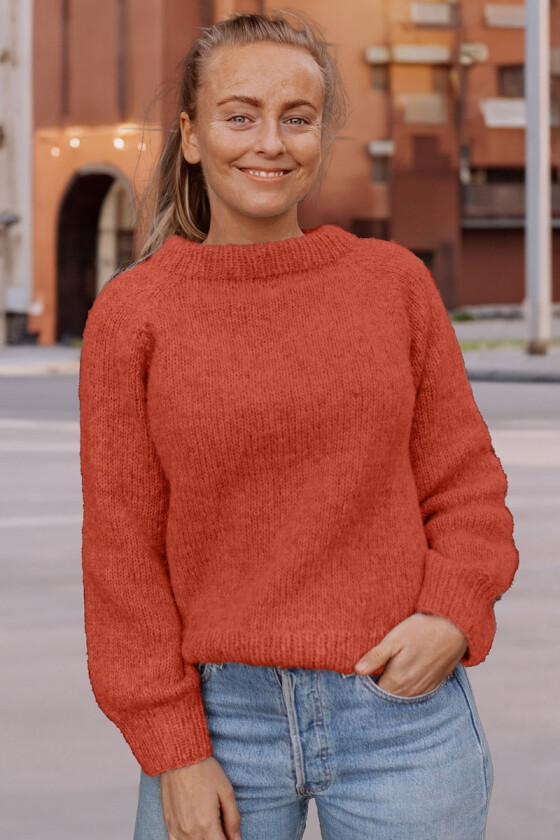 Cozy everyday sweater i brent oransje - Strikkia 2022-002-353