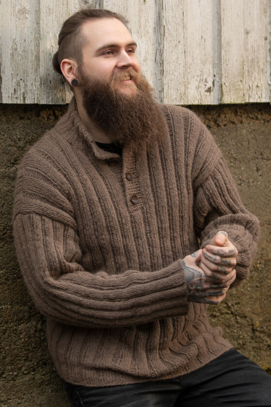 Trygg strikkegenser med knapper i halsen til herre - Viking 2107-09