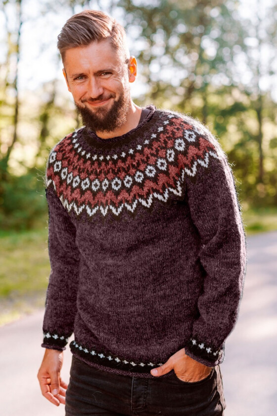 Brun riddarigenser med rustfarget mønster - LL0024